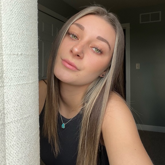 Meet your Posher, Lydia - Picture 1 of 1